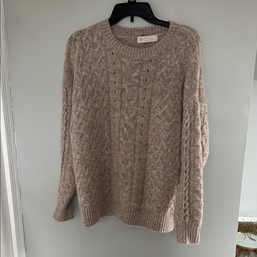 Cozy Cable oversized Knit Sweater

Worn and washed 
Good condition.